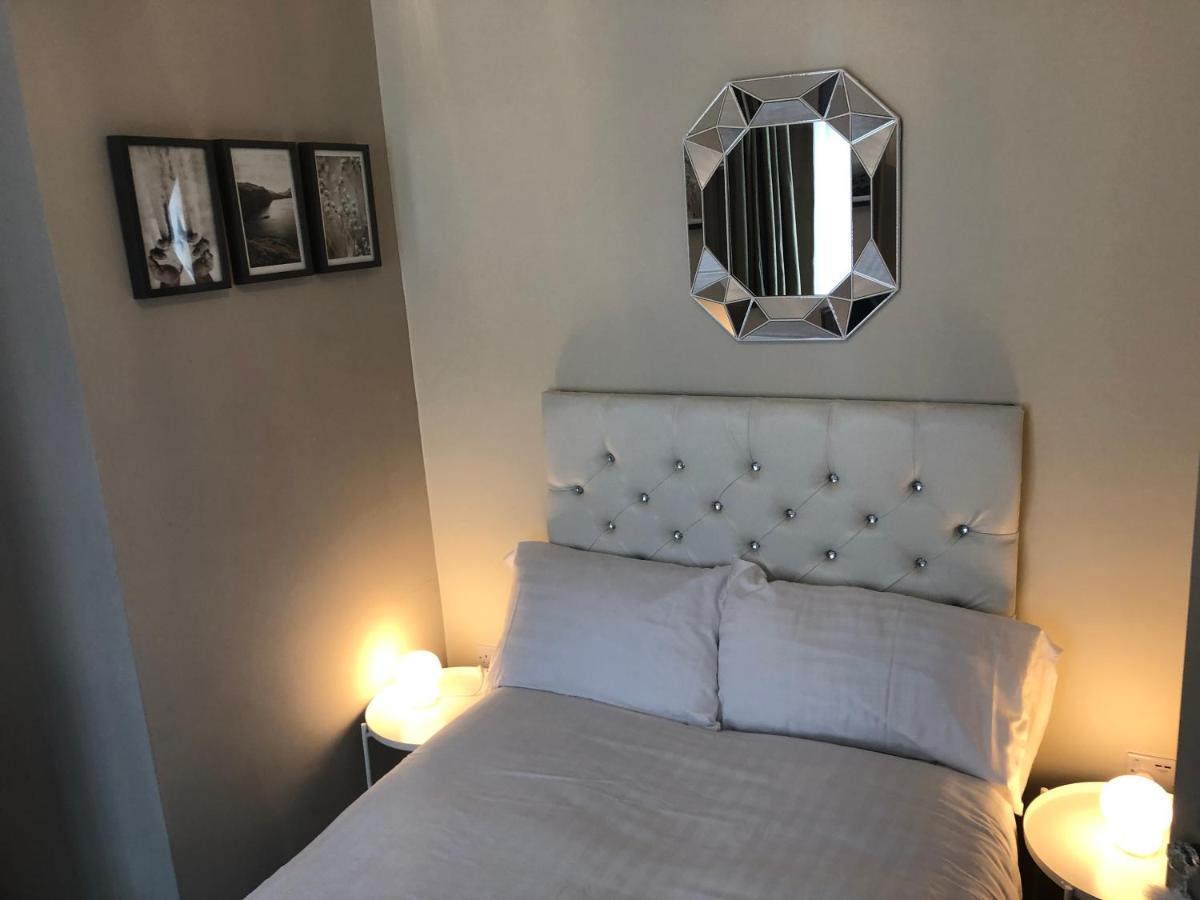 3 Double Bed Brittania Styled Central Home Near Lfc Sleeps 6 With Free Business Super Fast Fibre Broadband Liverpool Eksteriør bilde