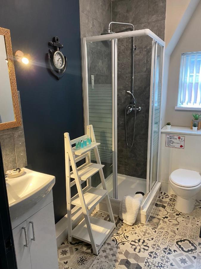 3 Double Bed Brittania Styled Central Home Near Lfc Sleeps 6 With Free Business Super Fast Fibre Broadband Liverpool Eksteriør bilde